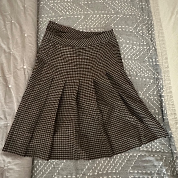 Sunday Best Aritzia Plaid Pleated Knee Length Skirt XS - Picture 2 of 2